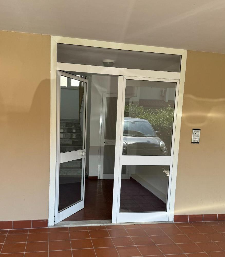 Appartamento Bellissima Stanza Con Parcheggio Gratuito Cinquale Esterno foto